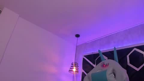   online show from February 5, 2025, 3:20 pm