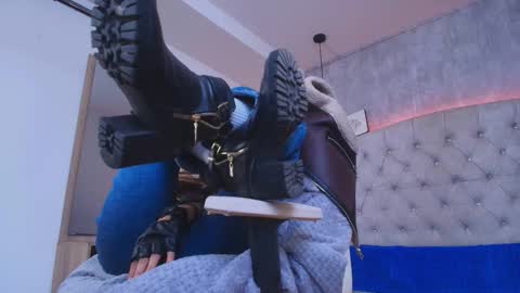   online show from October 2, 2025, 3:08 pm