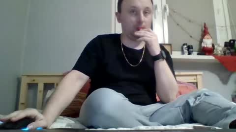 Snapshot of filipek757 chatting on January 6, 2025, 9:43 pm filipek757 online show from January 6, 2025, 9:43 pm