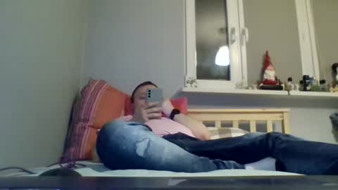 Snapshot of filipek757 chatting on February 16, 2025, 6:43 pm filipek757 online show from February 16, 2025, 6:43 pm