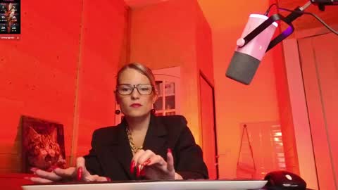 Lady online show from April 15, 2026, 7:58 pm