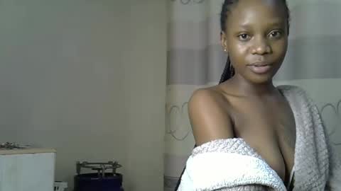 Snapshot of fine_queen12 chatting on December 15, 2024, 11:55 am fine_queen12 online show from December 15, 2024, 11:55 am