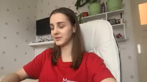 Snapshot of fionapiccard chatting on December 17, 2025, 10:32 am Keite wanna play Meow online show from December 17, 2025, 10:32 am