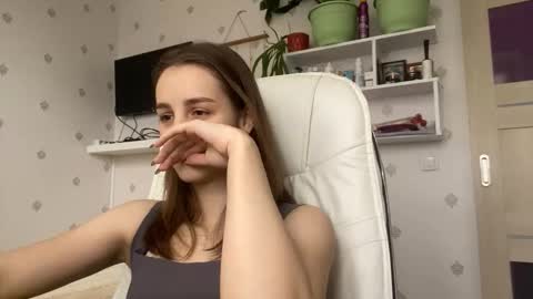 Snapshot of fionapiccard chatting on December 19, 2025, 10:44 am Keite wanna play Meow online show from December 19, 2025, 10:44 am