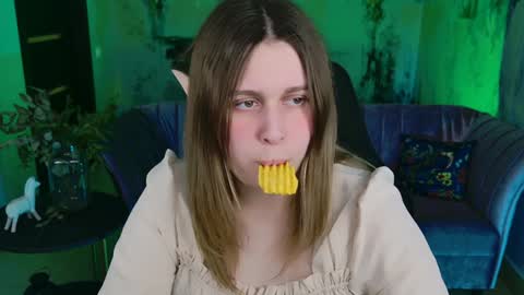 fiora online show from February 6, 2025, 1:43 pm