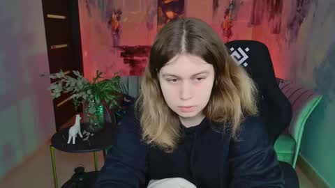 fiora online show from February 9, 2025, 5:08 am