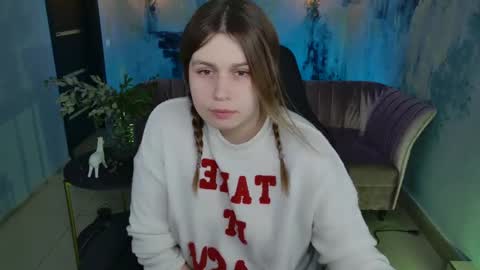 fiora online show from February 9, 2025, 2:18 pm