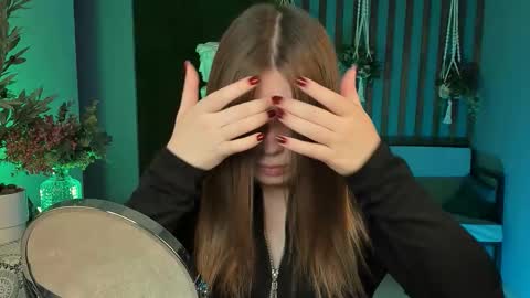 fiora online show from October 3, 2025, 5:37 am