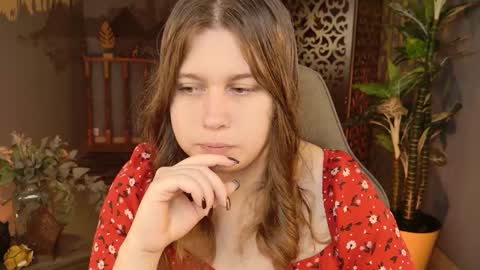 fiora online show from November 9, 2025, 5:28 am