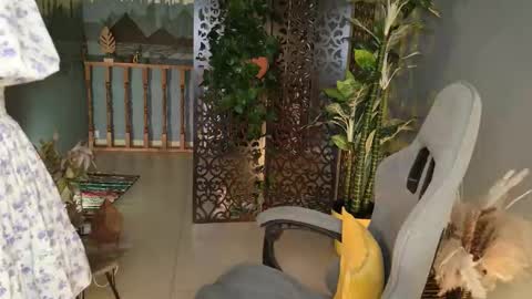 fiora online show from November 17, 2025, 1:50 pm