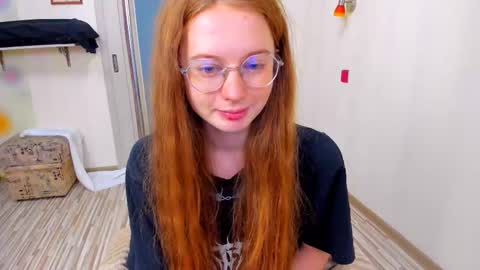 fire_luna online show from November 1, 2025, 5:20 am