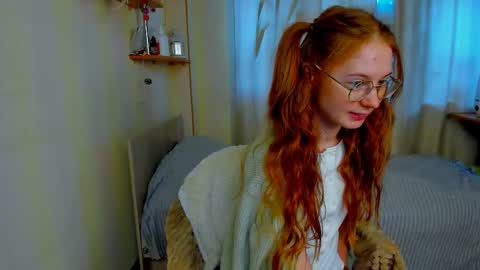 fire_luna online show from November 13, 2025, 5:39 am