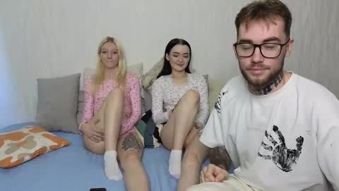 Snapshot of first_day_ chatting on September 18, 2025, 3:30 am ALICESTEVEVECTOR pvt open  online show from September 18, 2025, 3:30 am