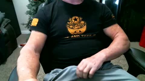 fitguy40 online show from January 7, 2026, 9:50 pm