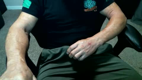 Snapshot of fitguy40 chatting on April 26, 2026, 3:37 am fitguy40 online show from April 26, 2026, 3:37 am