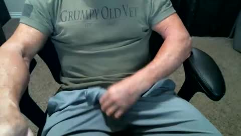 Snapshot of fitguy40 chatting on May 15, 2026, 3:24 am fitguy40 online show from May 15, 2026, 3:24 am