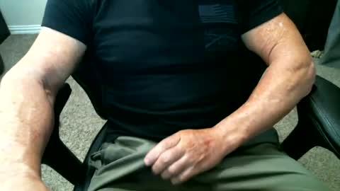 Snapshot of fitguy40 chatting on June 11, 2026, 8:51 pm fitguy40 online show from June 11, 2026, 8:51 pm