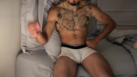 Snapshot of fitjacques chatting on May 15, 2026, 2:18 am fitjacques online show from May 15, 2026, 2:18 am
