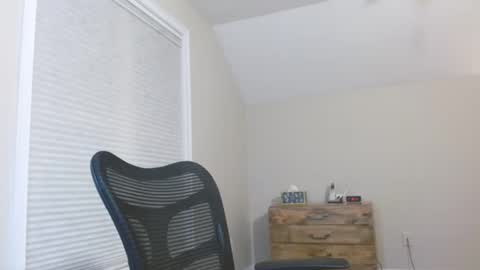 Snapshot of fitman999 chatting on March 10, 2025, 12:18 am Jon online show from March 10, 2025, 12:18 am