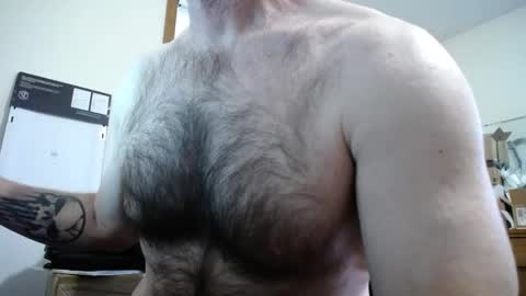 Snapshot of fitshow75 chatting on November 7, 2025, 12:49 pm Links in Bio below online show from November 7, 2025, 12:49 pm