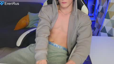 Snapshot of fixsicki chatting on December 6, 2024, 9:35 pm Eren. online show from December 6, 2024, 9:35 pm