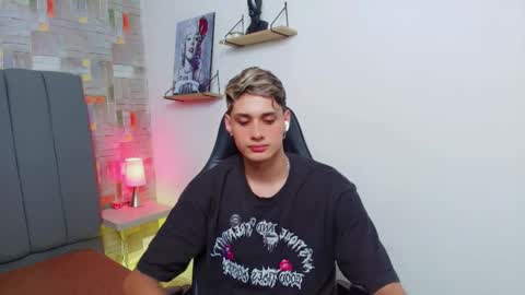 Snapshot of flaquito___ chatting on April 24, 2026, 8:55 pm Flaquito online show from April 24, 2026, 8:55 pm