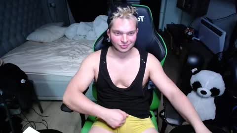 Snapshot of flirty_sugar chatting on November 19, 2025, 10:10 pm Flirty sugar online show from November 19, 2025, 10:10 pm