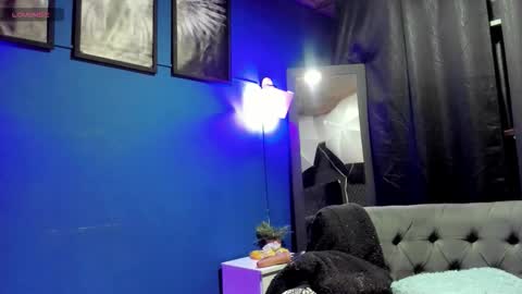 flor_gil online show from November 9, 2025, 9:24 pm