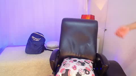 F L O R online show from February 4, 2026, 6:14 pm