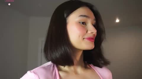 Snapshot of floralmuse chatting on October 24, 2025, 4:09 am Viola online show from October 24, 2025, 4:09 am