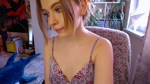 flower_elf online show from March 7, 2025, 2:45 pm