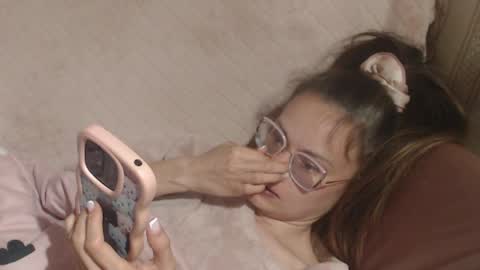 say meow and send tip  online show from April 16, 2026, 7:47 pm