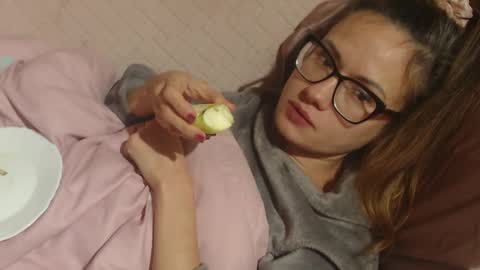 say meow and send tip  online show from November 15, 2025, 9:54 pm