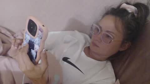 say meow and send tip  online show from May 25, 2026, 4:13 pm