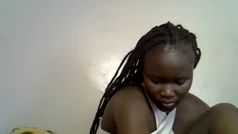 flowerdiva002 online show from December 22, 2025, 1:41 pm