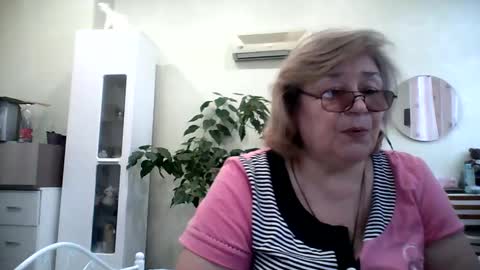 Snapshot of flowerlover8 chatting on February 1, 2025, 12:26 pm Flowerlower online show from February 1, 2025, 12:26 pm