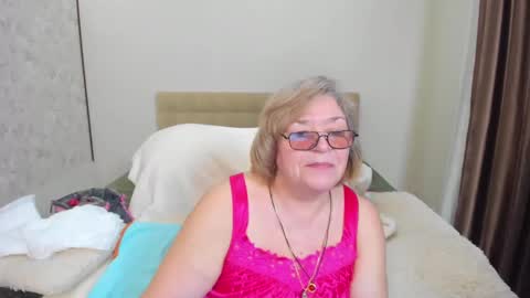 Snapshot of flowerlover8 chatting on February 3, 2025, 2:25 am Flowerlower online show from February 3, 2025, 2:25 am