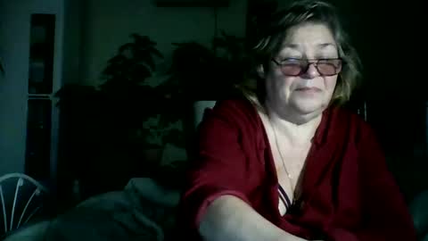 Snapshot of flowerlover8 chatting on February 27, 2025, 12:32 am Flowerlower online show from February 27, 2025, 12:32 am