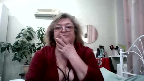 Snapshot of flowerlover8 chatting on March 1, 2025, 3:32 am Flowerlower online show from March 1, 2025, 3:32 am
