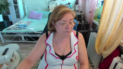 Flowerlower online show from May 5, 2026, 7:27 am