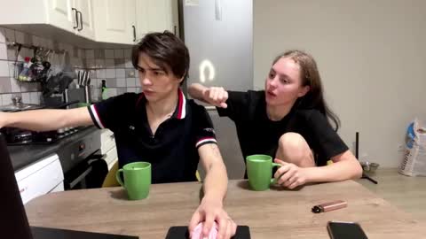 flowerscouple online show from February 11, 2026, 10:15 pm