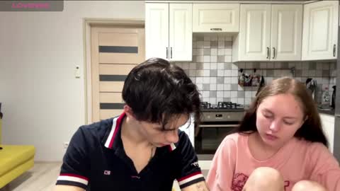 flowerscouple online show from April 5, 2026, 4:20 am