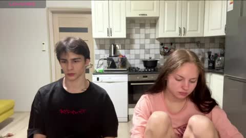 flowerscouple online show from April 6, 2026, 10:22 pm