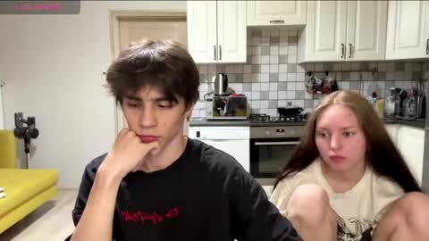 flowerscouple online show from April 21, 2026, 10:23 pm