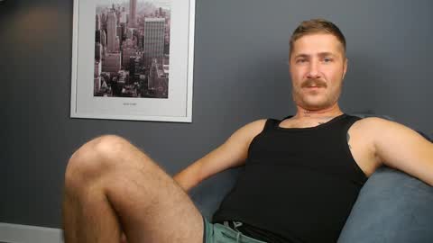Snapshot of fluffy__cloude chatting on October 28, 2025, 7:01 am Fluffy online show from October 28, 2025, 7:01 am