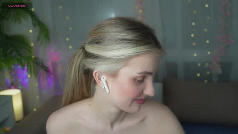 Snapshot of fluffy_angel chatting on January 20, 2025, 2:46 pm Adeline online show from January 20, 2025, 2:46 pm