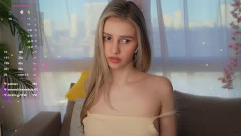 Snapshot of fluffy_angel chatting on January 21, 2025, 12:18 pm Adeline online show from January 21, 2025, 12:18 pm
