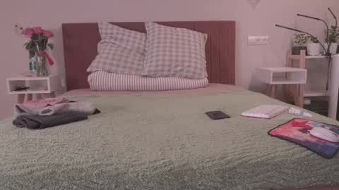 Snapshot of fluffy_hat chatting on February 24, 2025, 5:00 am Fluffy and Krut online show from February 24, 2025, 5:00 am