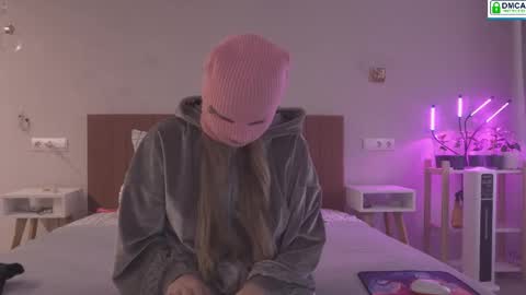 Snapshot of fluffy_hat chatting on March 3, 2025, 5:20 am Fluffy and Krut online show from March 3, 2025, 5:20 am