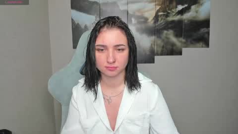 Snapshot of flufyfoxx chatting on May 18, 2026, 12:51 am Lina online show from May 18, 2026, 12:51 am